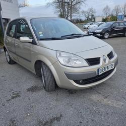 Renault Scenic 2 II (J84) 1.5 dCi 105ch Expression Quelaines-Saint-Gault