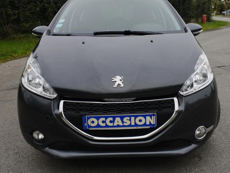 Peugeot 208  - 7 990 €