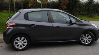 Peugeot 208  - photo 1