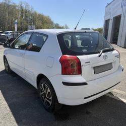 Toyota Corolla  Saint-Fraimbault-de-Pri&egrave;res