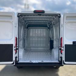 Peugeot Boxer 335 L2H2 2.2 BlueHDI 140 EAT8 Saint-Gor