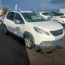 Peugeot 2008 1.2 PURETECH 82CH STYLE Saint-Pantal&eacute;on-de-Larche