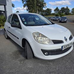Renault Clio 3 III 1.5 dCi 85ch Expression 3p Quelaines-Saint-Gault