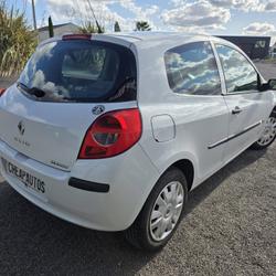 Renault Clio 3 III 1.5 dCi 85ch Expression 3p Quelaines-Saint-Gault