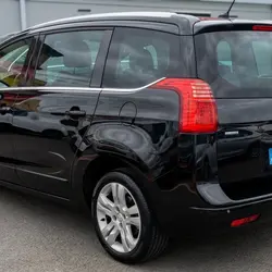Peugeot 5008 1.6 BlueHDi 120 S&S Allure EAT6 7 places *GPS*TOIT PANORAMIQUE*AFFICHAGE TETE HAUTE* Rennes