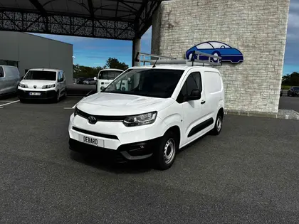 Toyota Proace City - MEDIUM 100 D-4D DYNAMIC - 14 990 €