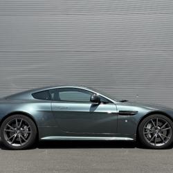 Aston Martin Vantage 4.7 S 436 CH N430 SPORTSHIFT ALLORO GREEN - ETAT NEUF SUIVI EXCLUSIF ASTON ANNUEL Pornichet