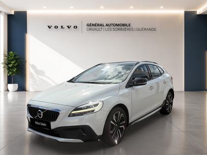 Volvo V40 Cross Country - V40 Cross Country D2 AdBlue 120 ch Signature Edition - 15 900 €