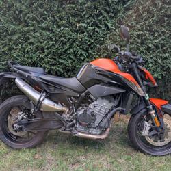 KTM Duke  Fleury-M&eacute;rogis