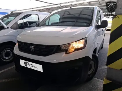 Peugeot Partner - BLUEHDI 75 STANDARD 650KG PREMIUM 4 portes  (avril 2019) (co2 111) - 9 990 €