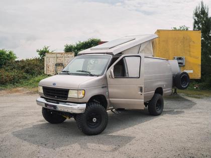 Ford 35 - 7.3 V8 Turbo diesel 4x4 FOURGON AMENAGE - 69 990 €