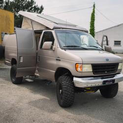 Ford 35 7.3 V8 Turbo diesel 4x4 FOURGON AMENAGE Vannes
