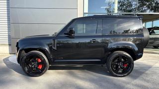 Land Rover Defender  - photo 1