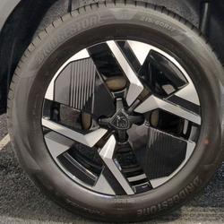 Peugeot 2008 Hybrid 145 e-DCS6 Allure Vendeville