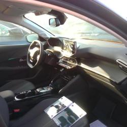 Peugeot 208 e- 136ch Allure / Chargeur embarqu&eacute; 11 kW + Pack Visio Park + Acc&egrave;s et d&eacute;marrage mains libres occasion - Vernouillet - photo 3/7