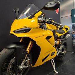 Ducati Panigale V2S GIALLO Theix-Noyalo