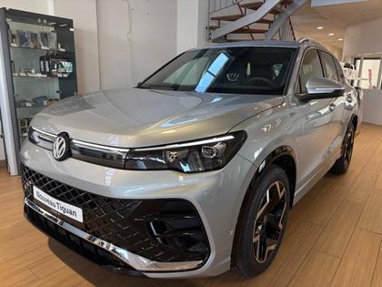 Volkswagen Tiguan - R-Line     1.5 eTSI 150ch - 45 989 €