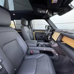 Land Rover Defender 110 2.0 P300e PHEV Trophy Edition Deep Sandglow Fr&eacute;jus