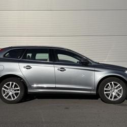 Volvo XC60 D3 2.0 150 CH BVA SUMMUM / ATTELAGE DISTRIBUTION FAITE occasion - Pornichet - photo 2/21