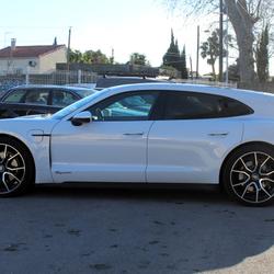 Porsche Taycan 476 ch AVEC BATTERIE PERFORMANCE PLUS 93.4 KWH + TOIT PANO OCCULTANT Saint-Jean-de-V&eacute;das