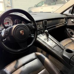 Porsche Panamera 3.0 D 250 - Attelage - Si&egrave;ge chauffants AV/AR - sieges ventil&eacute;s AV Auray