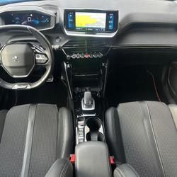 Peugeot 2008 1.2 130ch GT GRIP CONTROL / CAMERA DE RECUL / APPLE CARPLAY / TOIT BLACK DIAMOND / ENTRETIEN PEUGEOT Le Versoud