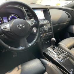 Infiniti QX70 3.0 D V6 240 S Premium + Toit ouvrant + Si&egrave;ge chauffant et ventil&eacute; + Attelage Auray