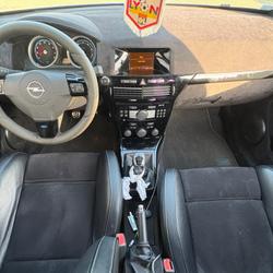 Opel Astra GTC OPC 2.0 TURBO 240ch RECARO / ALCANTARA Ampuis
