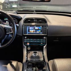 Jaguar XE 2.0L Turbo 240CH R-SPORT BVA8 - TOIT OUVRANT - SUIVI ENTRETIEN - COFFRE ET SIEGES ELEC - CG-50% La M&eacute;zi&egrave;re