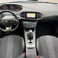 Peugeot 308 II Phase 2 GENERATION-II 1.2 130ch ALLURE BUSINESS START-STOP Ampuis