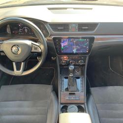 Skoda Superb COMBI 2.0 TDI 190ch SCOUT 4X4 DSG7 - Entretien Skoda - Toit ouvrant - si&egrave;ge chauffant Ampuis