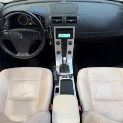 Volvo C70 2.0 D3 150ch MOMENTUM&nbsp;/ COURROIE ACCESSOIRE OK - DISTRI OK - ENTRETIEN COMPLET Lorient