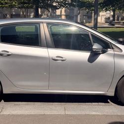 Peugeot 208 GENERATION-I 1.2 PURETECH 80 ALLURE PLUS Bordeaux