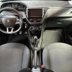 Peugeot 208 GENERATION-I 1.2 PURETECH 80 ACTIVE STYLE -  DISTRIBUTION NEUVE - ATTELAGE - APPLE CARPLAY Sarzeau