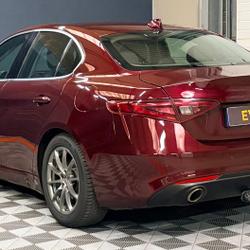Alfa Romeo Giulia 2.2 JTDM 150 Ch SUPER BVA + HARMAN KARDON + ATTELAGE P&eacute;ronnas