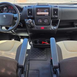 Peugeot Boxer combi Cv600 CARADO 2.2 BLUEHDI 140CH / CARPLAY / DOUCHE / LIT 160x260CM / Panneau solaire / GARANTIE 4 ANS La M&eacute;zi&egrave;re