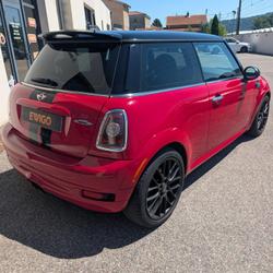 Mini Cooper 1.6 210ch COOPER S JOHN COOPER WORKS KIT US Ampuis