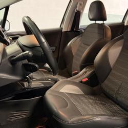 Peugeot 2008 GENERATION-I 1.2 PURETECH 110 ALLURE EAT6 - DISTRI. OK - ENTRETIEN PEUGEOT - START-STOP - 2nde MAIN Pornichet