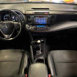 Toyota RAV4 2.0 D-4D 145 DESIGN 4X2 // CAM&Eacute;RA DE RECUL // SI&Egrave;GES &Eacute;LECTRIQUES // ATTELAGE Nantes