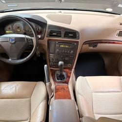 Volvo S60 I (384) 2.4 D - MOTEUR 5 CYLINDRES - ATTELAGE - ENTRETIEN A JOUR Sarzeau