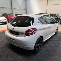 Peugeot 208 1.6 E-HDI 115ch XY / ENTRETIEN COMPLET / KIT DISTRIBUTION NEUF Lorient
