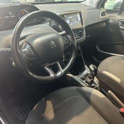 Peugeot 208 1.2 PURETECH 82 STYLE - Distribution Neuve Auray