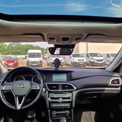 Infiniti Q30 1.6t 7DCT Luxe R&eacute;den&eacute;